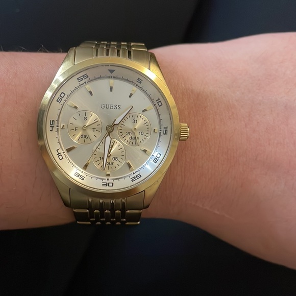 Guess gold chrome watch - Picture 4 of 4